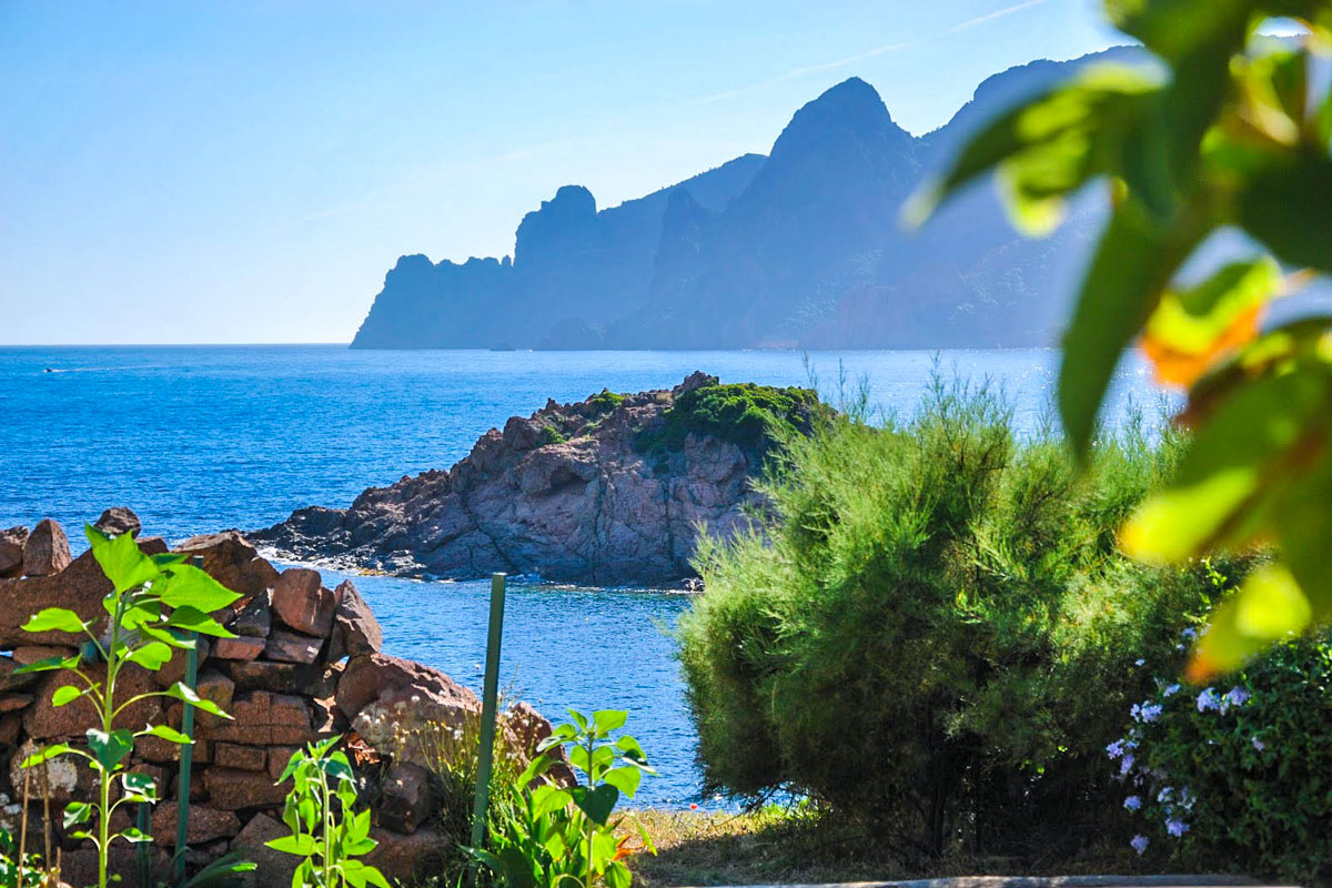 Les paysages de la Corse à bord du voilier Luckystar