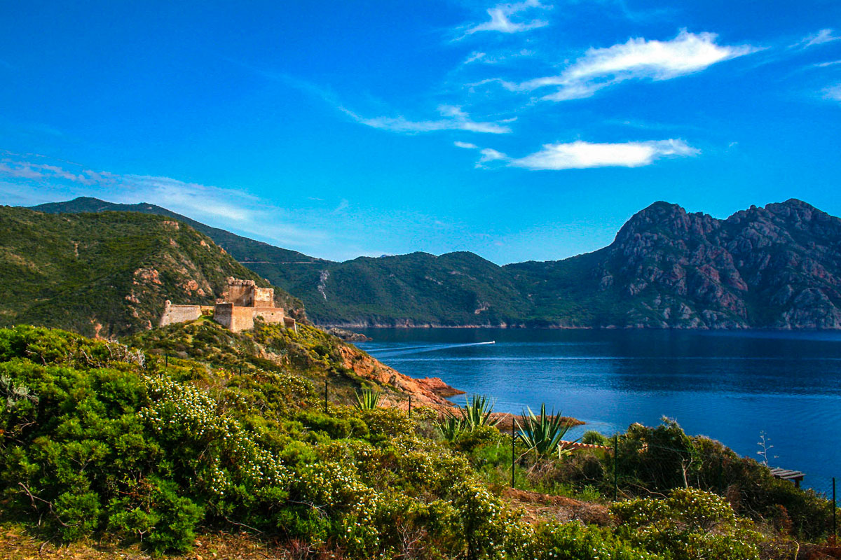 Les paysages de la Corse à bord du voilier Luckystar