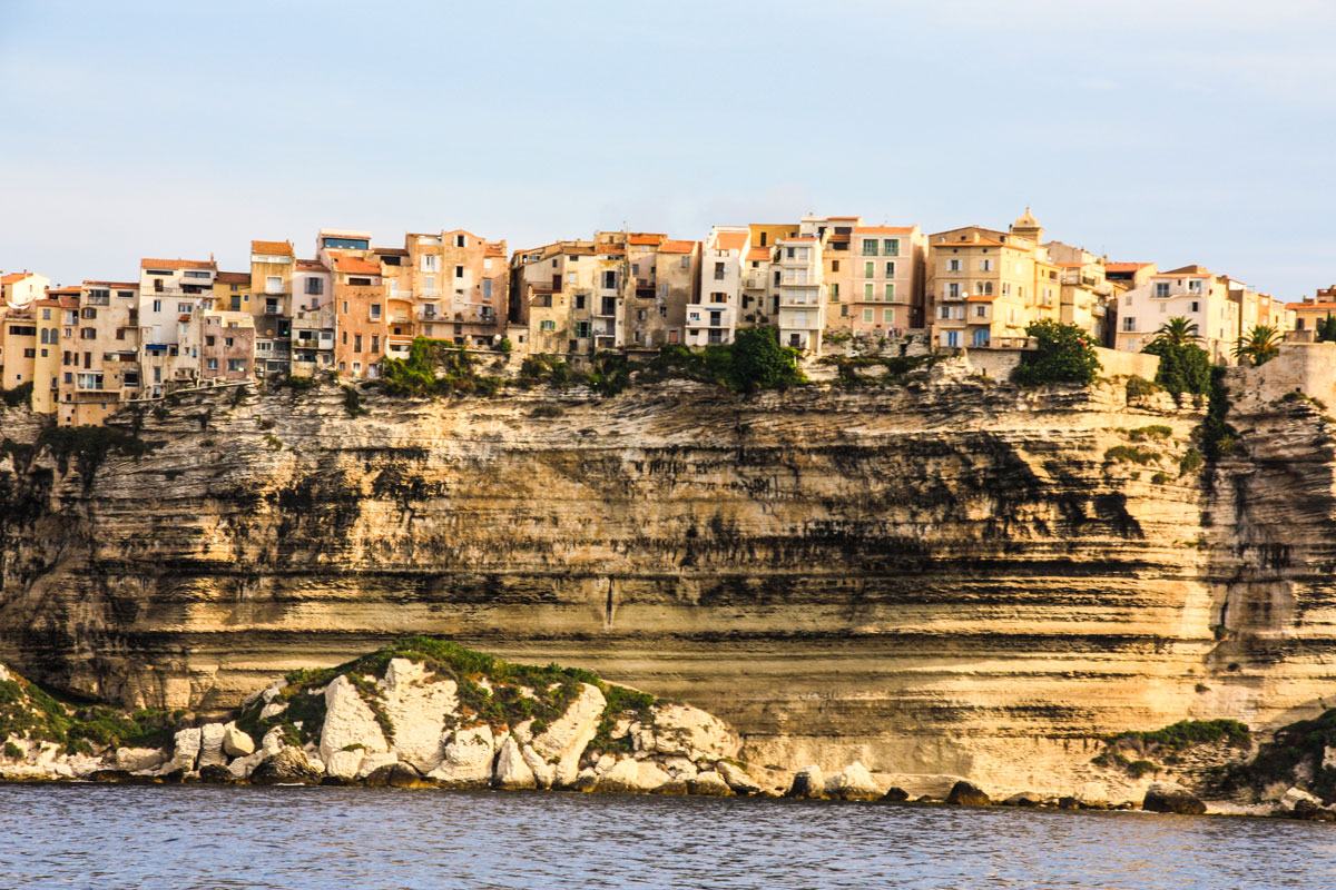 Les paysages de la Corse à bord du voilier Luckystar
