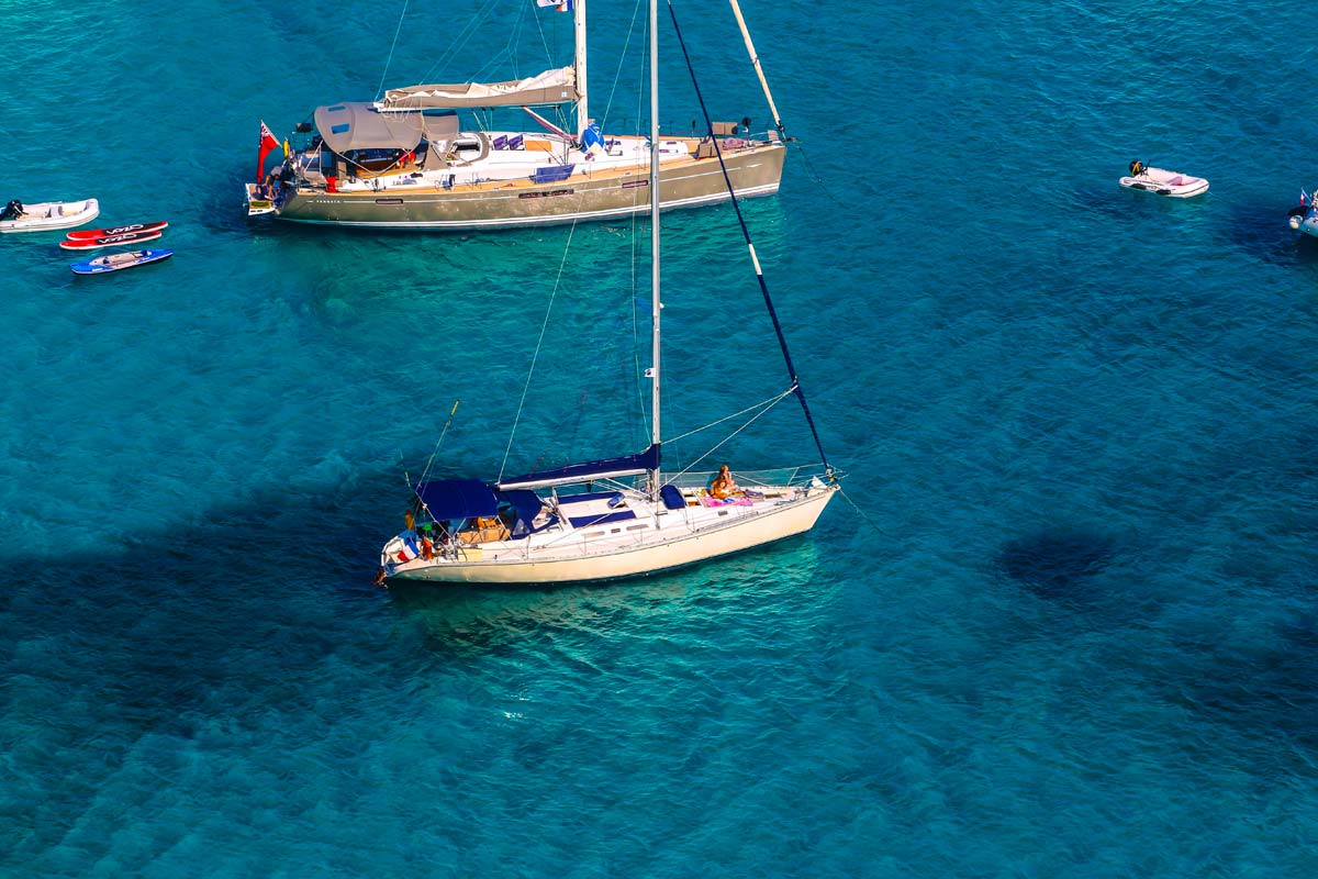 Tour de Corse à la voile - Voilier Luckystar