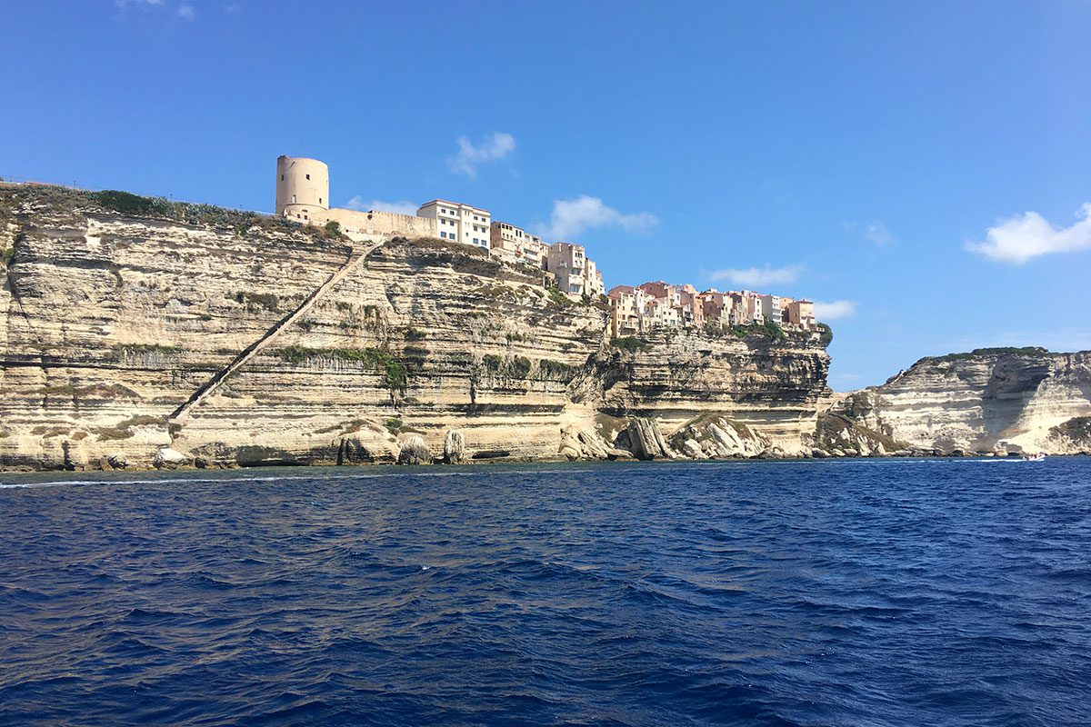 Location d'un voilier avec skipper en Corse | Diamant Bleu