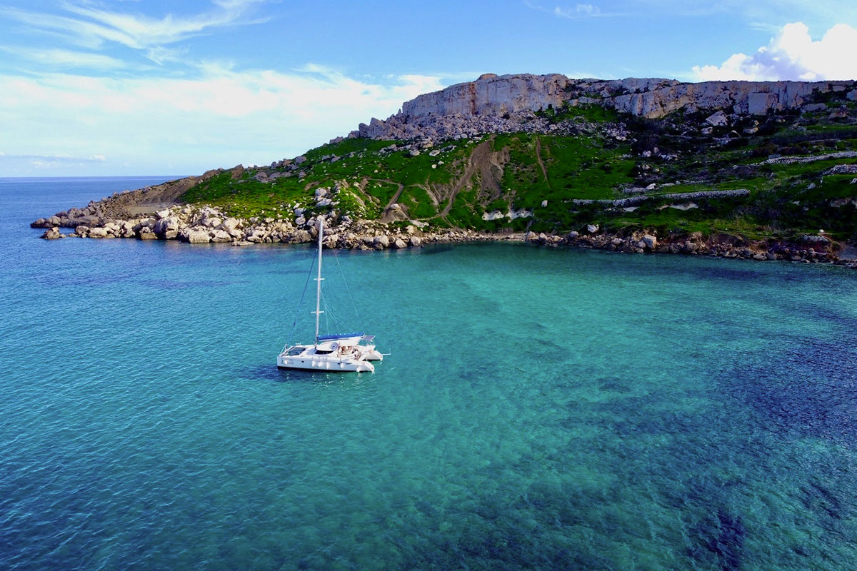 tour de corse en catamaran avec skipper